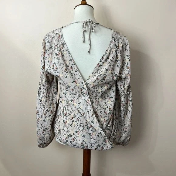 Tied back romantic blouse - Picture 8 of 8